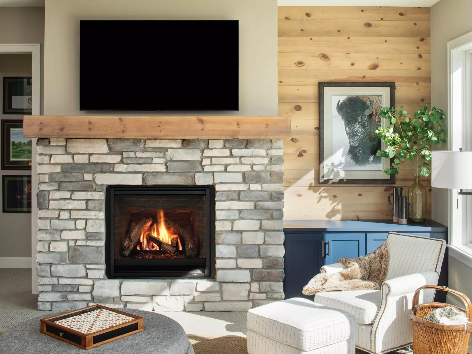 HNG 6000 CLX Folio front Stratford brick gas fireplace livingroom 2x jpg